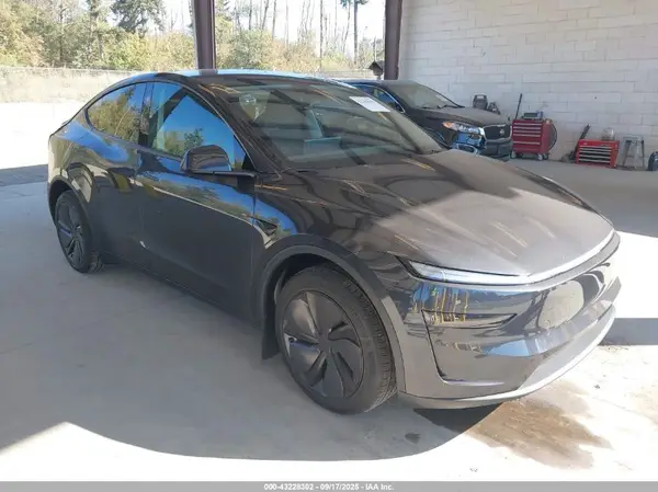 7SAYGDEE2TF413976 2026 TESLA MODEL Y - Image 1