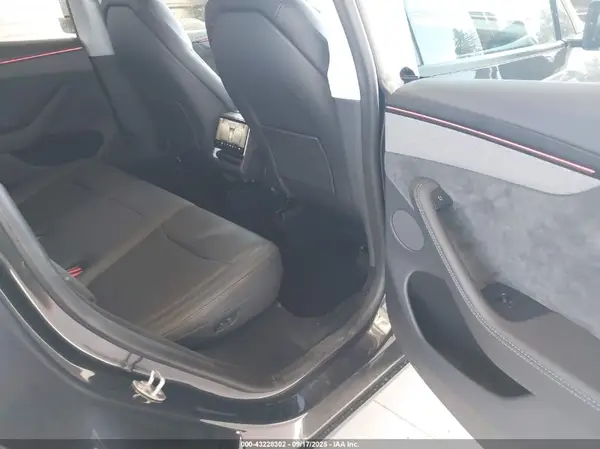 7SAYGDEE2TF413976 2026 TESLA MODEL Y - Image 8