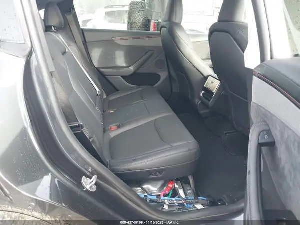 7SAYGDEE2TF444077 2026 TESLA MODEL Y - Image 8