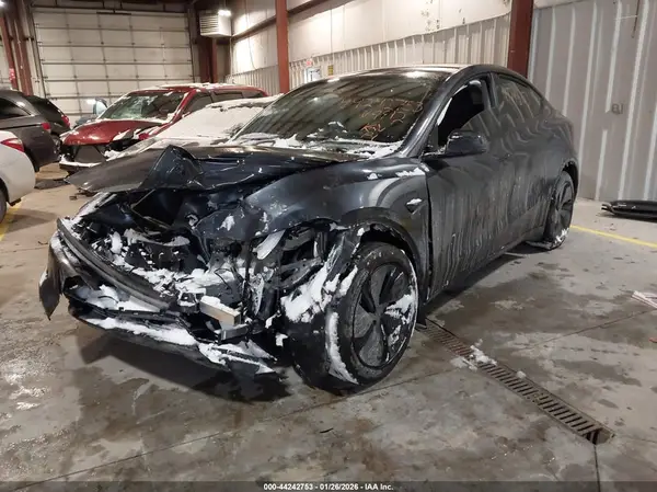 7SAYGDEE2TF449912 2026 TESLA MODEL Y - Image 2