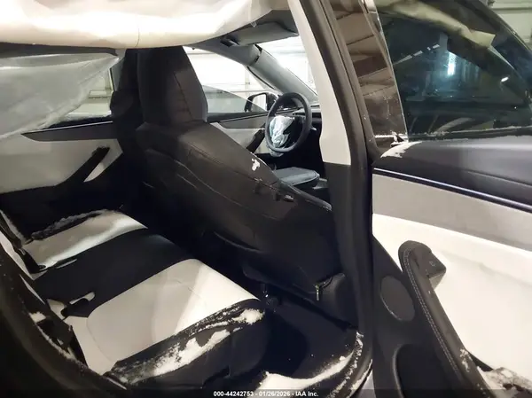 7SAYGDEE2TF449912 2026 TESLA MODEL Y - Image 8