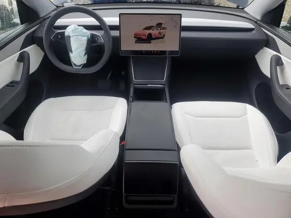 7SAYGDEE2TF455063 2026 TESLA MODEL Y - Image 8