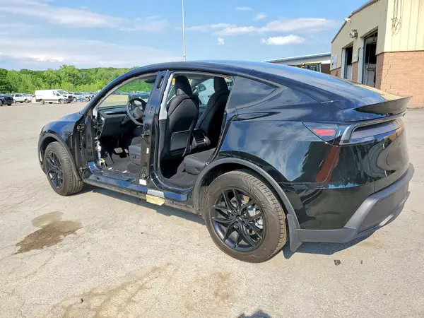 7SAYGDEE2TF460683 2026 TESLA MODEL Y - Image 2