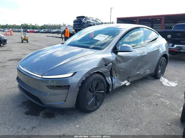 7SAYGDEE2TF461462 2026 TESLA MODEL Y - Image 2