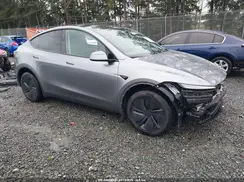 7SAYGDEE2TF558046 2026 TESLA MODEL Y