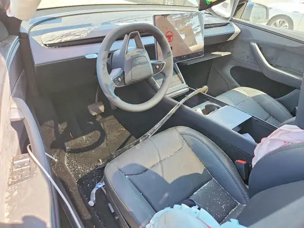 7SAYGDEE2TF602126 2026 TESLA MODEL Y - Image 8