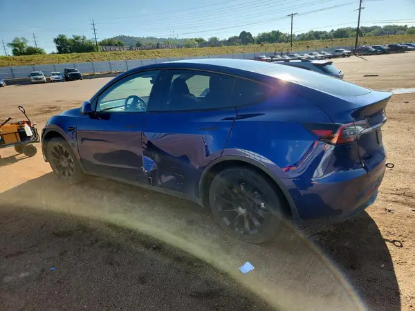 7SAYGDEE3NA011075 2022 TESLA MODEL Y - Image 2