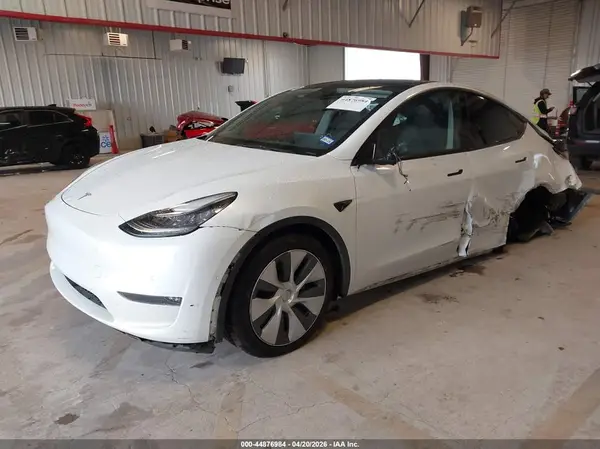 7SAYGDEE3NA015093 2022 TESLA MODEL Y - Image 2