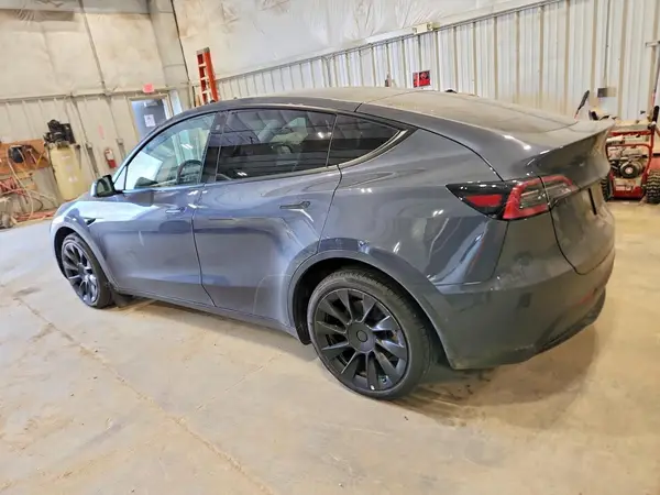 7SAYGDEE3NA020195 2022 TESLA MODEL Y - Image 2