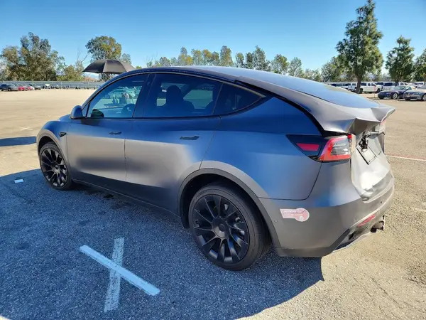 7SAYGDEE3NA021752 2022 TESLA MODEL Y - Image 2