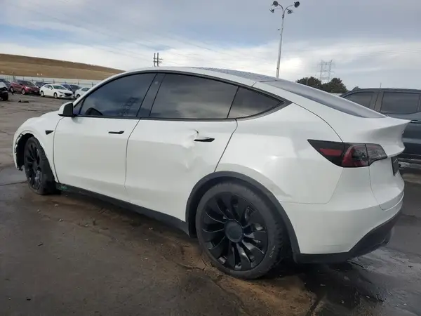 7SAYGDEE3NF310150 2022 TESLA MODEL Y - Image 2