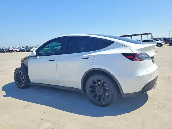 7SAYGDEE3NF318524 2022 TESLA MODEL Y - Image 2
