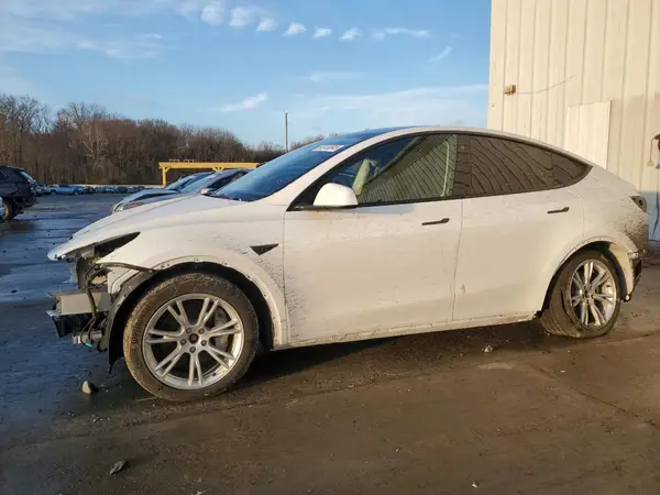 7SAYGDEE3NF320161 2022 TESLA MODEL Y - Image 1
