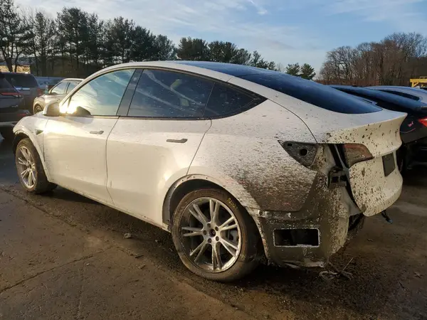 7SAYGDEE3NF320161 2022 TESLA MODEL Y - Image 2