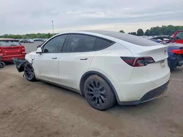 7SAYGDEE3NF320922 2022 TESLA MODEL Y - Image 2