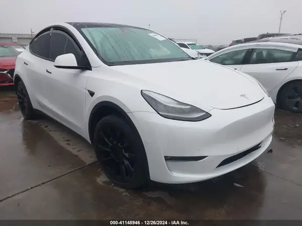 7SAYGDEE3NF322122 2022 TESLA MODEL Y - Image 1