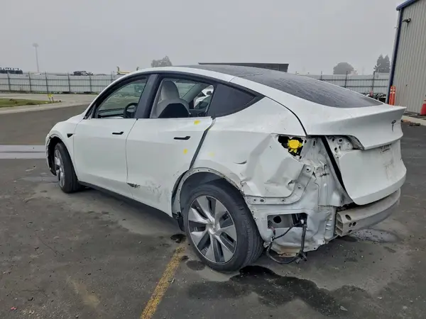 7SAYGDEE3NF332360 2022 TESLA MODEL Y - Image 2