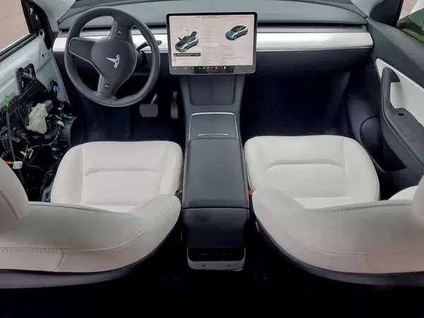 7SAYGDEE3NF332360 2022 TESLA MODEL Y - Image 8