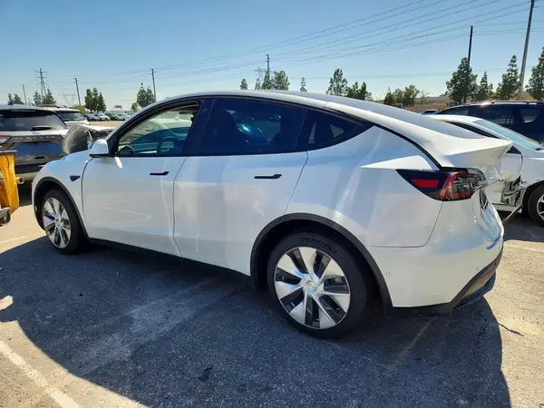 7SAYGDEE3NF337204 2022 TESLA MODEL Y - Image 2