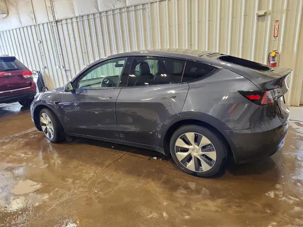 7SAYGDEE3NF338756 2022 TESLA MODEL Y - Image 2