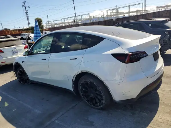 7SAYGDEE3NF340698 2022 TESLA MODEL Y - Image 2