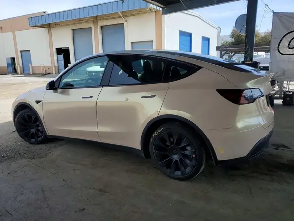 7SAYGDEE3NF340829 2022 TESLA MODEL Y - Image 2