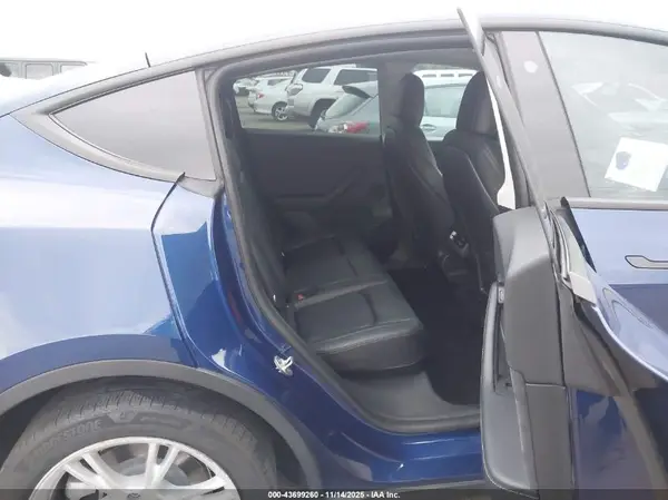 7SAYGDEE3NF344718 2022 TESLA MODEL Y - Image 8