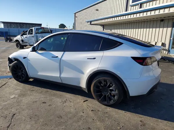 7SAYGDEE3NF346582 2022 TESLA MODEL Y - Image 2
