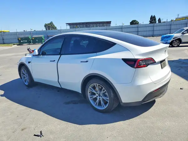 7SAYGDEE3NF348252 2022 TESLA MODEL Y - Image 2