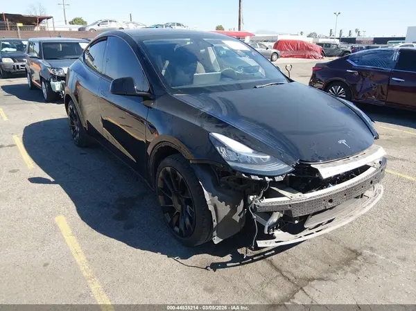 7SAYGDEE3NF352270 2022 TESLA MODEL Y - Image 1