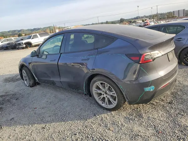 7SAYGDEE3NF352298 2022 TESLA MODEL Y - Image 2