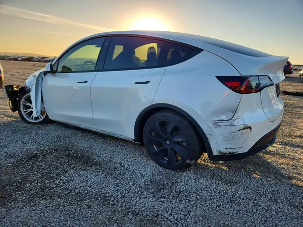 7SAYGDEE3NF354181 2022 TESLA MODEL Y - Image 2