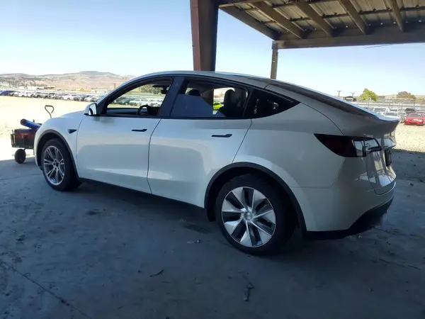 7SAYGDEE3NF354195 2022 TESLA MODEL Y - Image 2