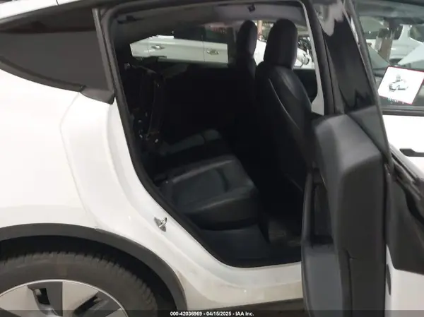 7SAYGDEE3NF358487 2022 TESLA MODEL Y - Image 8