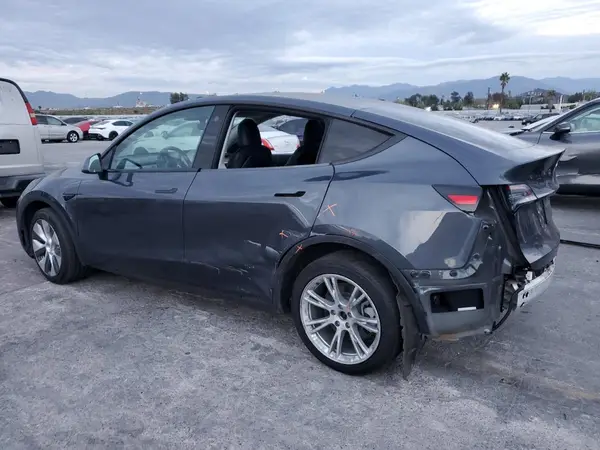 7SAYGDEE3NF360692 2022 TESLA MODEL Y - Image 2