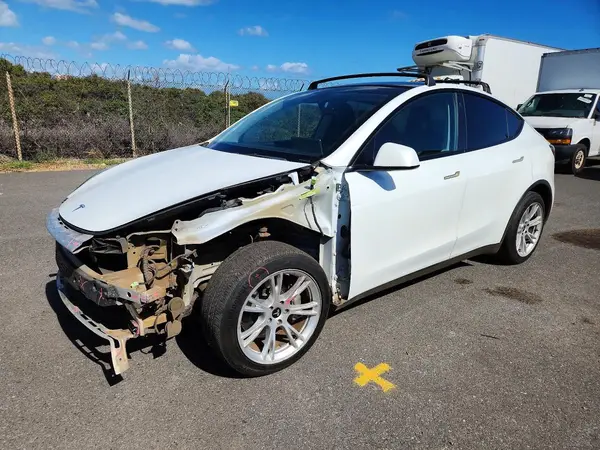 7SAYGDEE3NF361616 2022 TESLA MODEL Y - Image 1