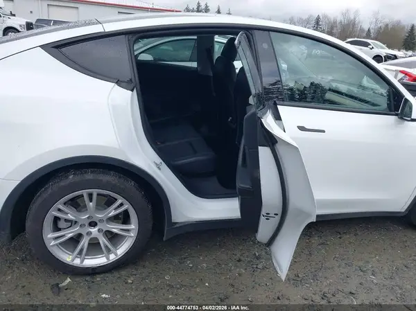 7SAYGDEE3NF363009 2022 TESLA MODEL Y - Image 8