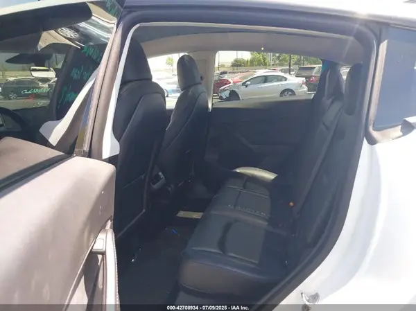 7SAYGDEE3NF363270 2022 TESLA MODEL Y - Image 8