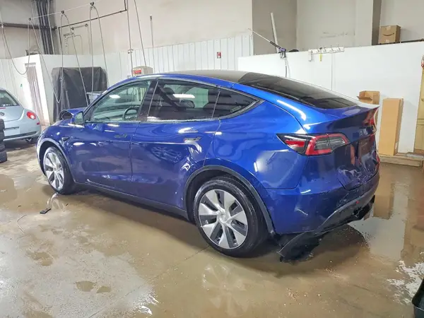 7SAYGDEE3NF363429 2022 TESLA MODEL Y - Image 2