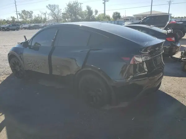 7SAYGDEE3NF364192 2022 TESLA MODEL Y - Image 2