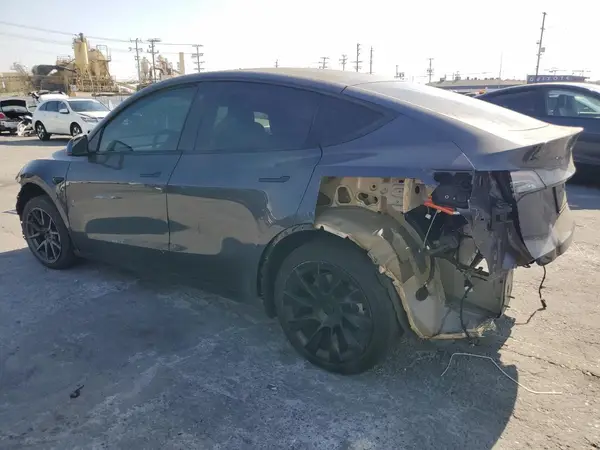 7SAYGDEE3NF365908 2022 TESLA MODEL Y - Image 2