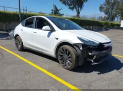 7SAYGDEE3NF368677 2022 TESLA MODEL Y
