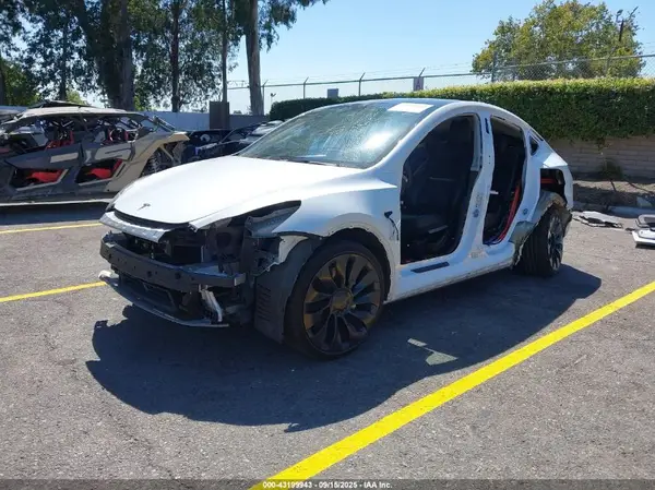 7SAYGDEE3NF368677 2022 TESLA MODEL Y - Image 2