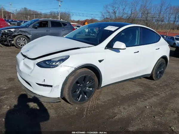 7SAYGDEE3NF376116 2022 TESLA MODEL Y - Image 2