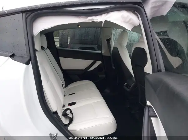 7SAYGDEE3NF380067 2022 TESLA MODEL Y - Image 8