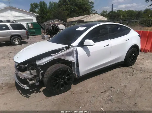 7SAYGDEE3NF385933 2022 TESLA MODEL Y - Image 2