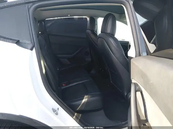 7SAYGDEE3NF386189 2022 TESLA MODEL Y - Image 8