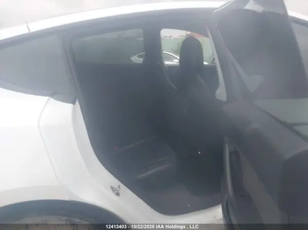7SAYGDEE3NF386306 2022 TESLA MODEL Y - Image 8