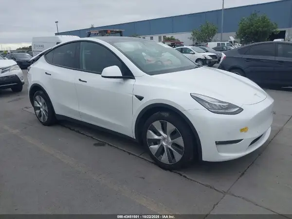 7SAYGDEE3NF388511 2022 TESLA MODEL Y - Image 1