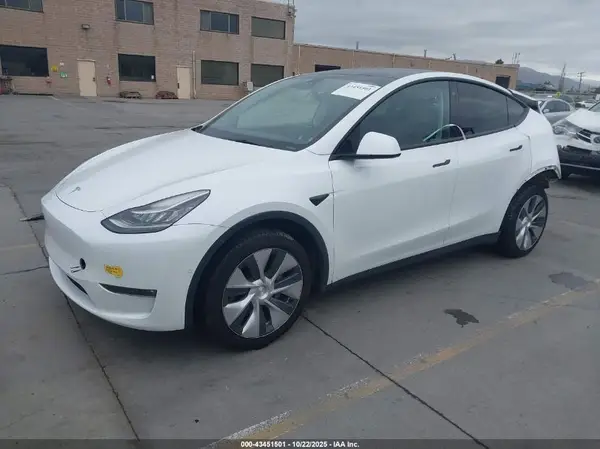 7SAYGDEE3NF388511 2022 TESLA MODEL Y - Image 2